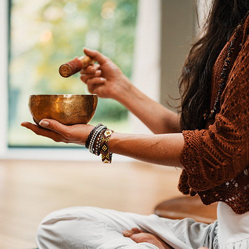 A lady with the sound bowl is doing the sound meditation